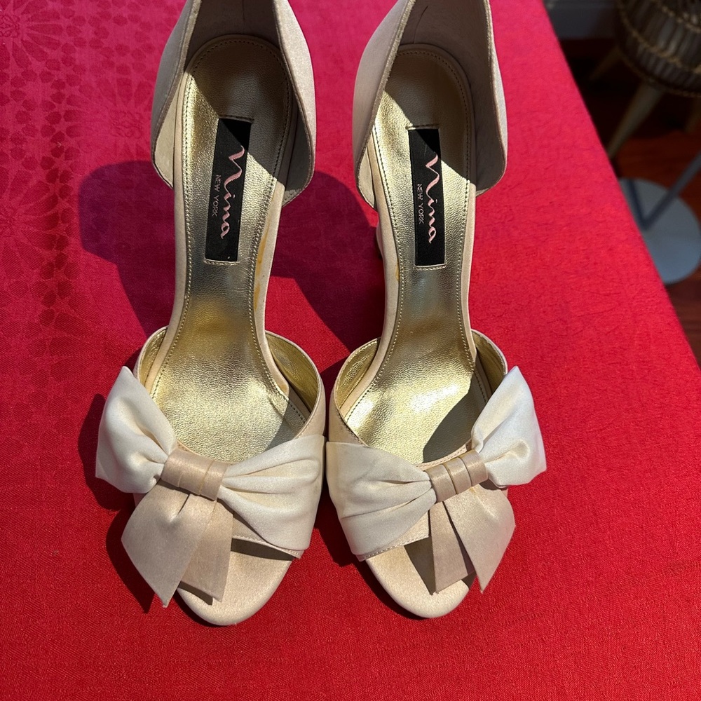 Nina Women's Elegant Cream Bow Wedges